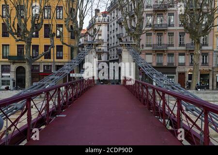 Pont piétonnier au-dessus de la rivière Saone de Lyon Banque D'Images