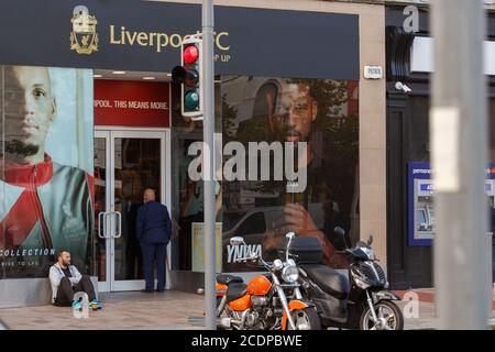 Cork, Irlande. 29 août 2020. Ouverture du magasin Liverpool FC, Cork City. Un magasin éclair du Liverpool FC a ouvert ses portes aujourd'hui à 12:00 sur la rue St Patrick. Le magasin vend la marchandise officielle des gagnants de la Premier League 2020. Credit: Damian Coleman/Alay Live News Banque D'Images