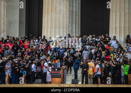 Washington, DC, États-Unis. 28 août 2020. Martin Luther King III s'exprime devant le Lincoln Memorial dans le cadre de la « Marche de l'engagement, mettez-vous le genou hors de notre cou » à l'occasion du 57e anniversaire du discours « J'ai un rêve » de Martin Luther King lors de la marche sur Washington le 28 août 2020 à Washington, DC Credit: Chris Tuite/image Space/Media Punch/Alamy Live News Banque D'Images