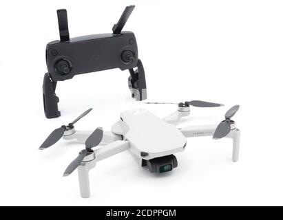 DJI Mavic Mini-drone découpé isolé sur fond blanc Banque D'Images