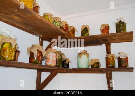 Chambre à partir de conserves de légumes Banque D'Images