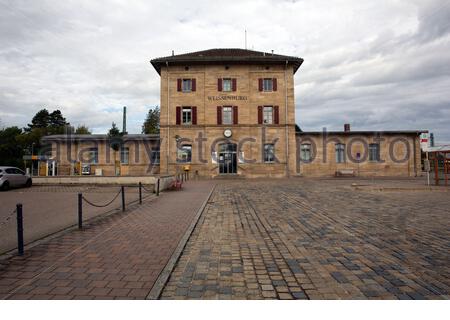 Photo d'une gare ferroviaire prise à Weissenburg, en Bavière Banque D'Images