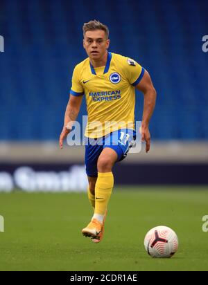 Leandro Trossard, de Brighton et Hove Albion, au cours de la période d'avant-saison, au stade AMEX de Brighton, où jusqu'à 2500 000 fans ont été autorisés à assister au match après que le gouvernement ait annoncé un nouveau lot d'événements sportifs qui seront utilisés pour piloter le retour en toute sécurité des spectateurs. Banque D'Images