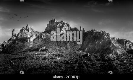 Noir et blanc photo du coucher du soleil sur Eagle Crags West Mountain juste au sud du parc national de Zion dans l'Utah, États-Unis Banque D'Images