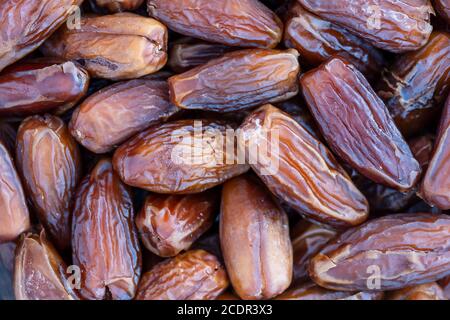 Fond de fruits séchés, gros plan, vue du dessus. Dates sucrées Banque D'Images