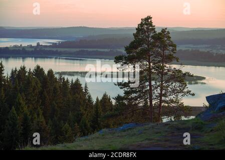 Espaces ouverts de Karelian. Vue en soirée depuis le mont Paasonvuori. Russie Banque D'Images