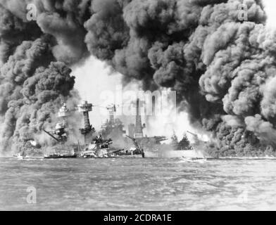 Pearl Harbor 1941. Photographie de l'USS West Virginia et de l'USS Tennessee après l'attaque japonaise sur Pearl Harbor, le 7 décembre 1941. Banque D'Images