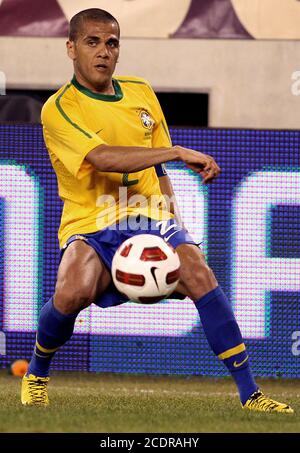 Daniel Alves #2 du Brésil lors d'un match international amical contre les États-Unis au stade Giants, le 10 2010 août, à East Rutherford, New Jersey. Banque D'Images
