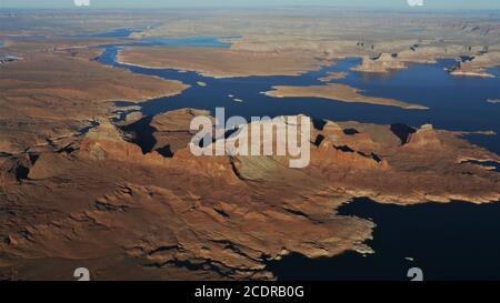 Le paysage rocheux accidenté du lac Powell près de page in États-Unis Banque D'Images