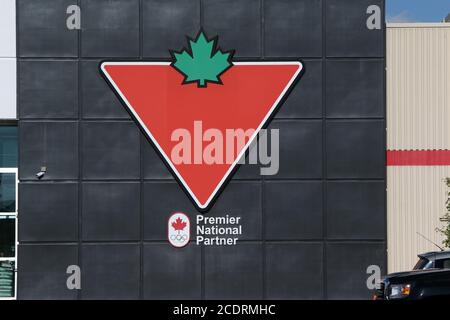 Enseigne pour les pneus canadiens. London Ontario Canada Luke Durda/Alamy Banque D'Images