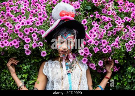 Londres, Royaume-Uni. 29 août 2020. Les mannequins participent à un défilé de mode à Sloane Street, à Knightsbridge, pour le designer Pierre Garroudi. Credit: Stephen Chung / Alamy Live News Banque D'Images