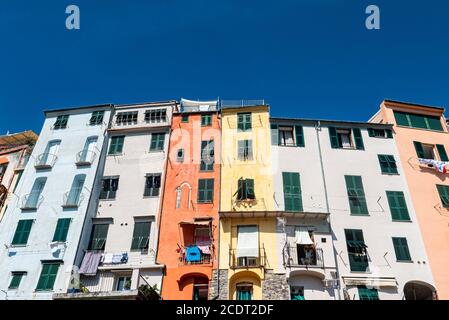 Façades sur le bord de mer de Porto Venere Banque D'Images