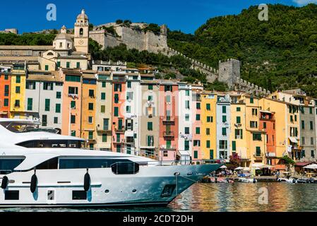 Façades sur le bord de mer de Porto Venere Banque D'Images