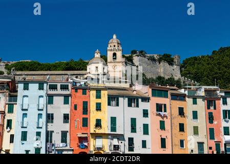 Façades sur le bord de mer de Porto Venere Banque D'Images