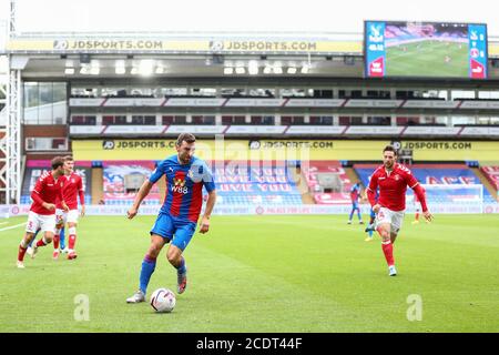 LONDRES, ANGLETERRE. 29 AOÛT 2020 James McArthur de Crystal Palace en action pendant le match amical d'avant-saison entre Crystal Palace et Charlton Athletic au Selhurst Park, Londres. (Credit: Jacques Feeney | MI News) Credit: MI News & Sport /Alay Live News Banque D'Images