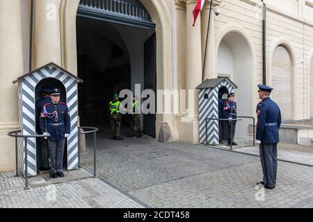 Changement des gardes du château de Prague. Prague, République tchèque Banque D'Images