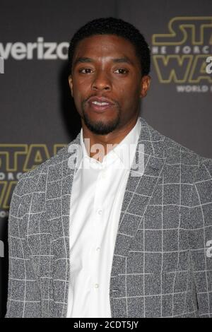 LOS ANGELES - DEC 14 : Chadwick Boseman à la première mondiale « Star Wars: The Force Awakens » à Hollywood & Highland le 14 décembre 2015 à Los Angeles, CA Banque D'Images