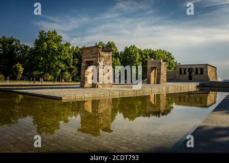 Templo de Debod, Madrid ancien temple égyptien spotlit panorama de l'Espagne, Madrid, Europe Banque D'Images