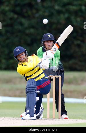 BECKENHAM, Royaume-Uni, AOÛT 29:les étoiles de Surrey-est Sophia Dunkley pendant le Trophée Rachael Heyhoe Flint entre les femmes étoiles du Sud-est et la tempête occidentale au sol du comté, Beckenham le 29 août 2020 crédit: Action Foto Sport/Alamy Live News Banque D'Images