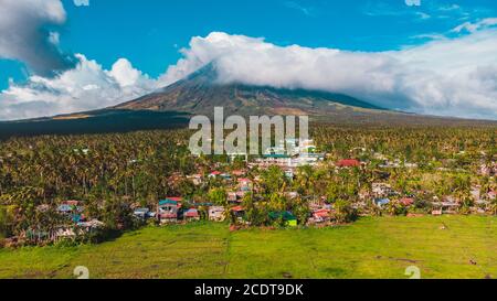 Cône parfait du volcan Mayon Banque D'Images