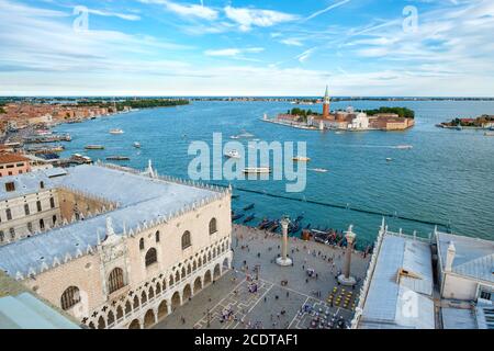 Vue aérienne du Palais des Doges, du Grand Canal, de Piazzetta San Marco et de la ville de Venise en Italie Banque D'Images