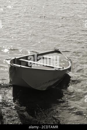 Bateau de pêche sur les rives de l'Elbe à proximité Magdebourg Banque D'Images