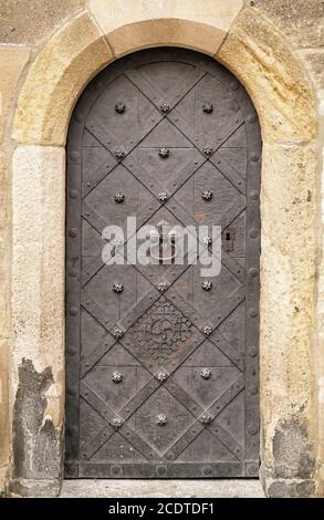 Porte d'une ancienne maison dans le centre historique de Prague Banque D'Images