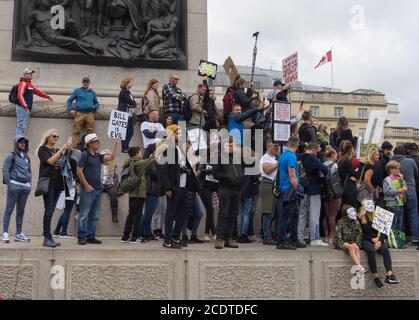 Unissez-vous pour la liberté, les anti-vaccins et les masques protestent contre les mesures Covid-19 à Trafalgar Square. Londres - 29 août 2020 Banque D'Images