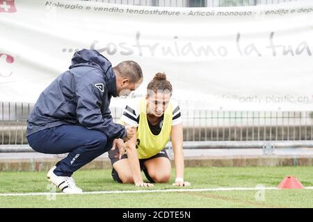 Lugano, Suisse. 29 août 2020. 29.08.2020, Lugano, Stadio Cornaredo, AXA Women's Super League: FC Lugano Femminile - FC Zurich femmes, entraîneur Andrea Antonelli (Lugano) avec Anila Bytyqi (Lugano) crédit: SPP Sport Press photo. /Alamy Live News Banque D'Images