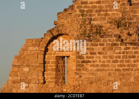 Ruines du fort romain de Césarée, dans le nord d'Israël. Banque D'Images