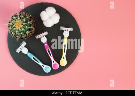 Three color female shaving machine next to cactus and cotton on a white background with copy space in a minimalistic style, template for text Banque D'Images