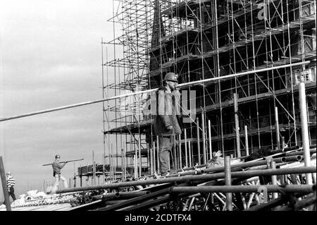 L'échafaudage couvre les chambres St Pancras sur la route Euston à Londres lors d'un projet de rénovation et de réparation à grande échelle à l'extérieur du bâtiment classé de catégorie 1. 10 novembre 1992. Photo: Neil Turner Banque D'Images