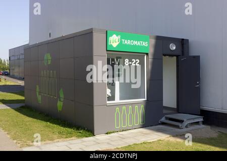 Point vert moderne d'achat du plastique usagé bouteilles Banque D'Images