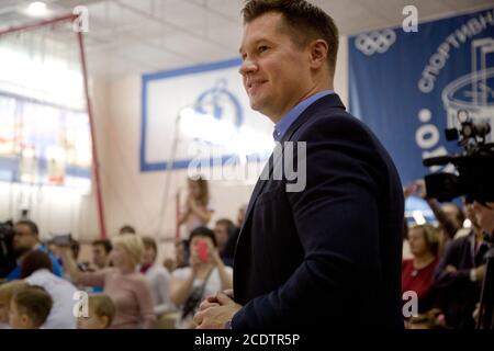 Moscou, Russie. Le 25 octobre 2014, Alexei Nemov, quatre fois champion olympique de Russie, a participé à la classe de maître ouverte pour les élèves des écoles de sport de la région de Moscou et de Moscou dans le gymnase Dynamo au stade olympique de Moscou, en Russie Banque D'Images