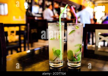 Mojito cocktail dans un bar à Cuba / La Havane Banque D'Images