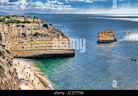 Portugal - Algarve - falaises de Praia da Marinha Banque D'Images