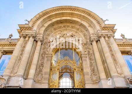 Façade du petit Palais, musée d'art de Paris, France Banque D'Images