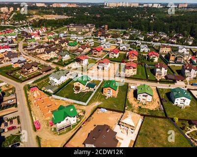 Village moderne près de Moscou, Russie Banque D'Images