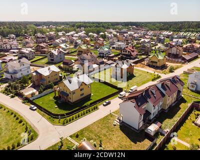 Village moderne près de Moscou, Russie Banque D'Images