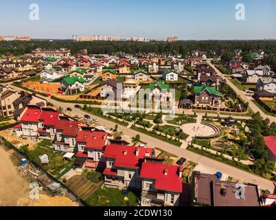 Village moderne près de Moscou, Russie Banque D'Images