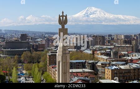 Vue sur le Mont Ararat depuis Erevan. Banque D'Images