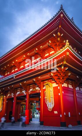 Kaminarimon gate et de la Lanterne, le temple Senso-ji, Tokyo, Japon Banque D'Images