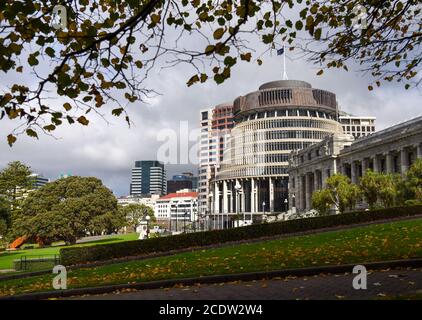 Wellington. 4 mai 2020. Photo prise le 4 mai 2020 montre l'édifice du Parlement à Wellington, capitale de la Nouvelle-Zélande. Wellington a été nommé la meilleure destination de Nouvelle-Zélande dans le guide Lonely Planet, la ville portant la marque « l'une des plus belles petites capitales du monde ». Credit: Guo Lei/Xinhua/Alay Live News Banque D'Images