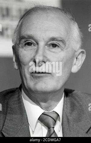 Sir Ron Dearing Conférence de presse du Conseil national des programmes d'études au Conseil d'examen et d'évaluation des écoles, Notting Hill Gate, W11. Chris Woodhead, Hilary Nicolle et Geoffrey Bowden. 02 août 1993. Photo: Neil Turner Banque D'Images