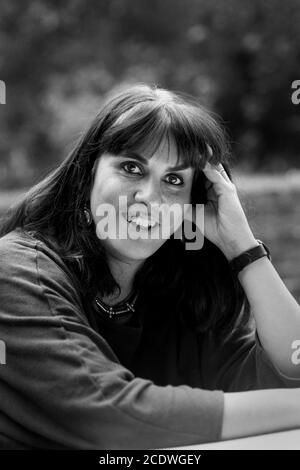 Susheila Nästa, universitaire, critique et militante littéraire, photographiée chez elle à Londres SE10. 25 mai 1993. Photo: Neil Turner Banque D'Images