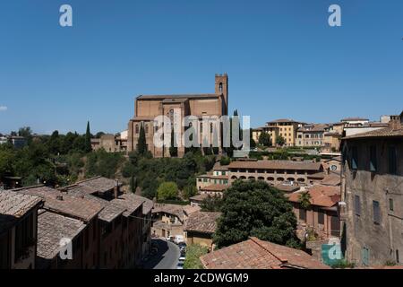 Paysage de Sienne en Toscane, avec vue sur le Dôme et le clocher de la cathédrale de Sienne Duomo di Siena Banque D'Images