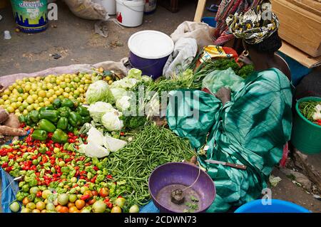 Sénégal. Dakar. Marché de rue autour du marché de Sandaga. Banque D'Images