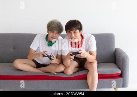 Couples homosexuels jeunes garçons Asiatiques hommes LGBT concepts. Banque D'Images