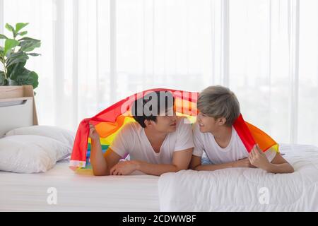 Couples homosexuels jeunes garçons Asiatiques hommes LGBT concepts. Banque D'Images