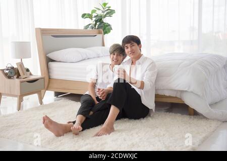 Couples homosexuels jeunes garçons Asiatiques hommes LGBT concepts. Banque D'Images